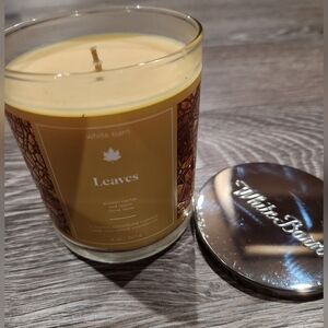 White Barn Leaves Scented Candle - Golden